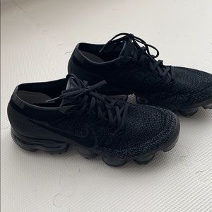 Nike womens vapormax black sneaker, 9.5 US